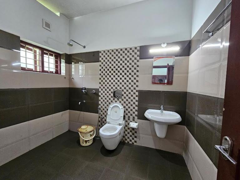 Pknhomestay Kumily Thekkady Esterno foto